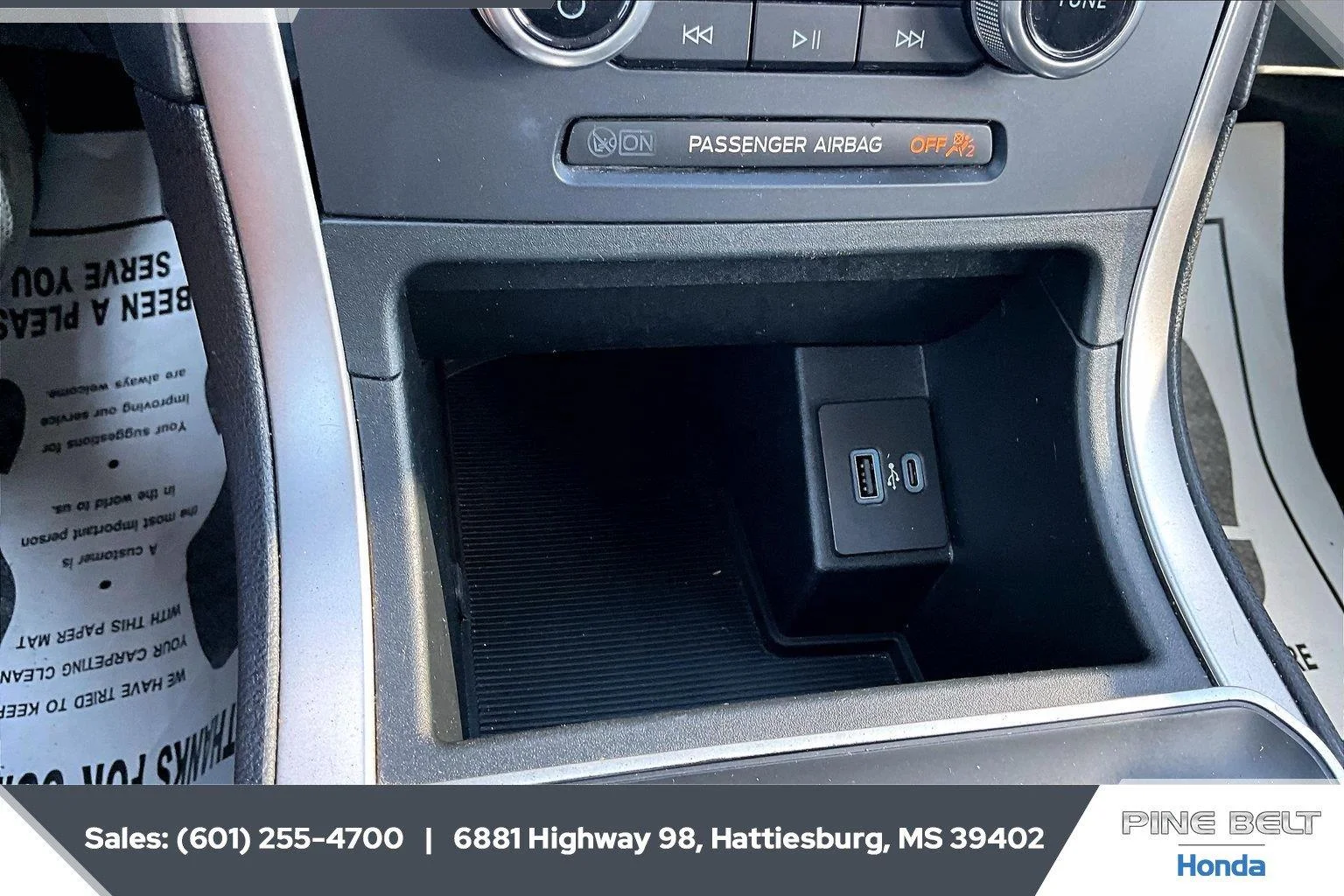 Used 2022 Agate Black Ford SE image 24