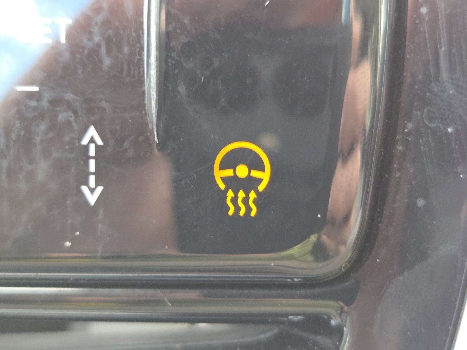 Used 2023 Fuji White Land Rover Dynamic image 5