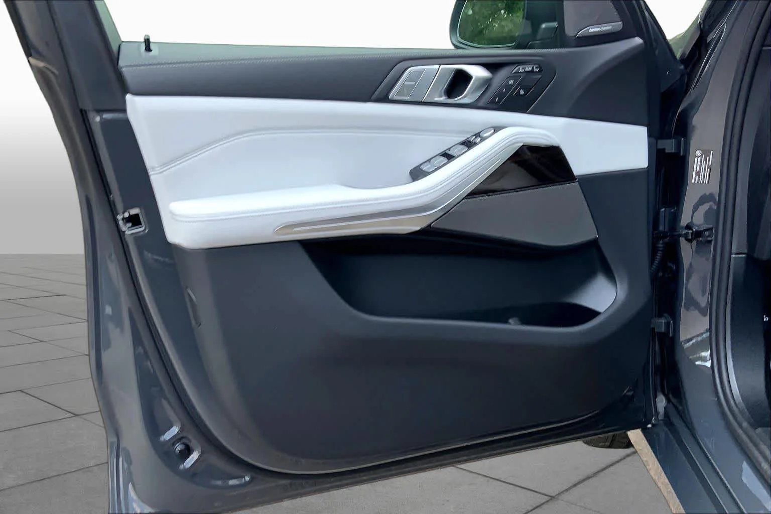 New 2027 Dravit Grey Metallic BMW xDrive40i image 10
