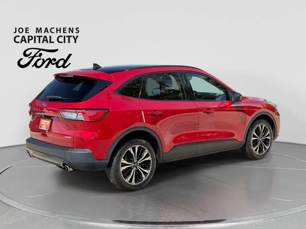 Used 2022 Rapid Red Metallic Tinted Clearcoat Ford SE image 5