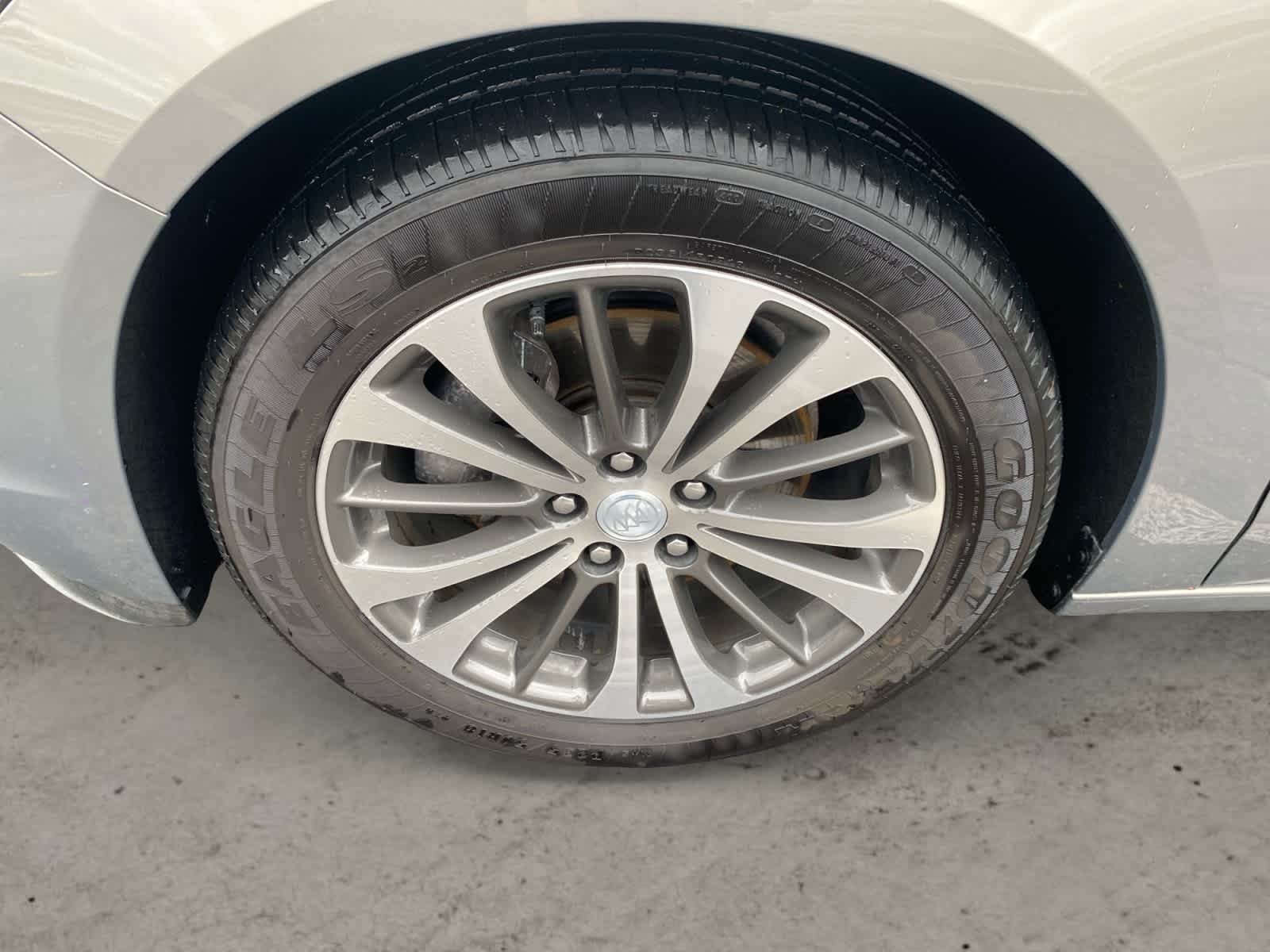 Used 2017 Pepperdust Metallic Buick Essence image 13