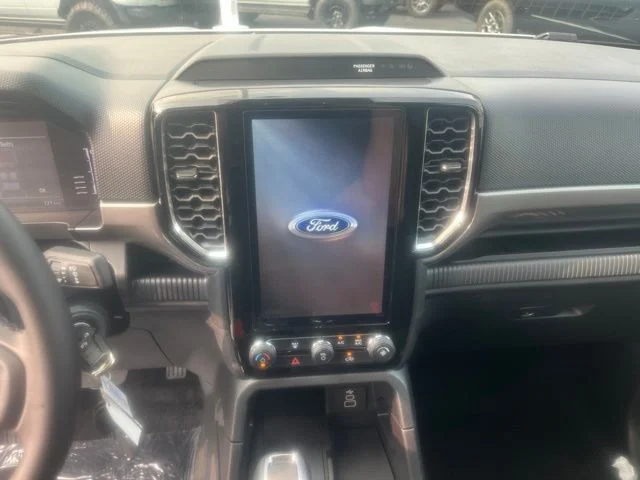 New 2026 Oxford White Ford XLT image 15