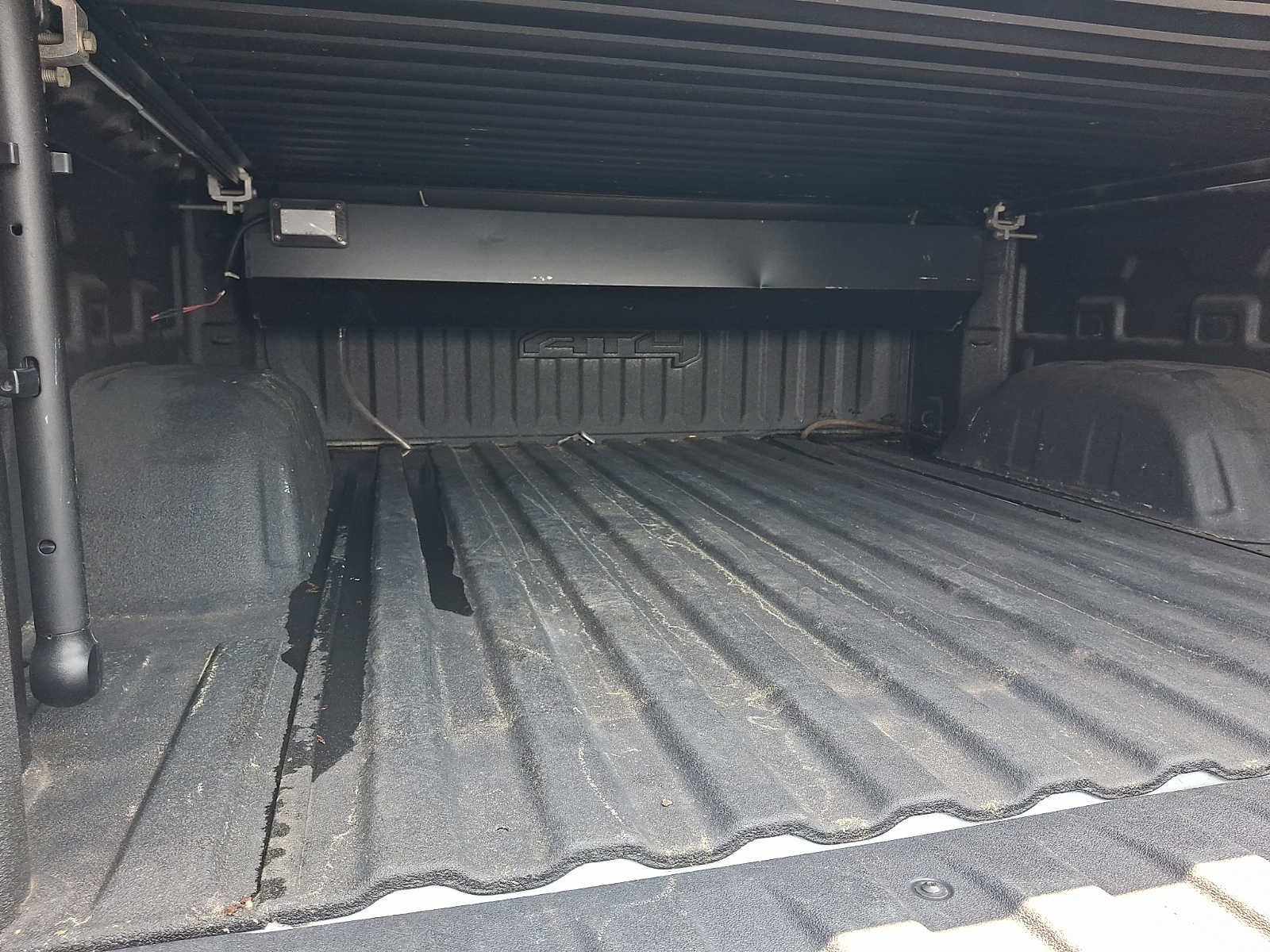 Used 2022 Summit White GMC AT4 image 30
