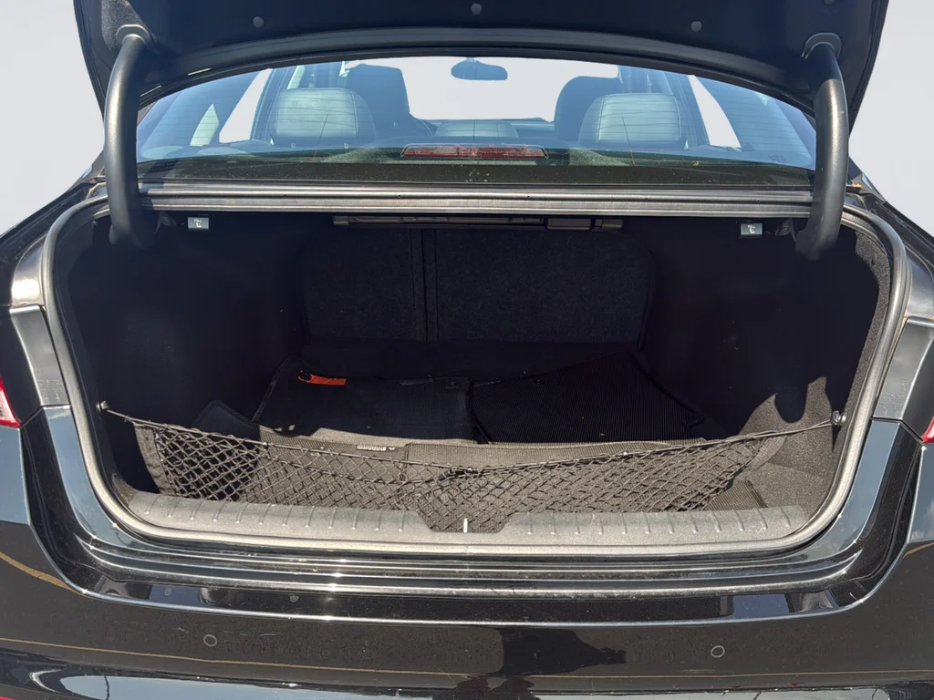 Used 2018 Black Kia S image 11