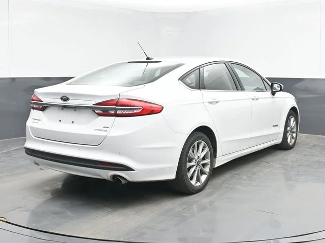Used 2017 Oxford White Ford SE image 10