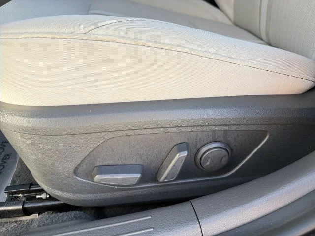 Used 2025 White Hyundai SEL image 34