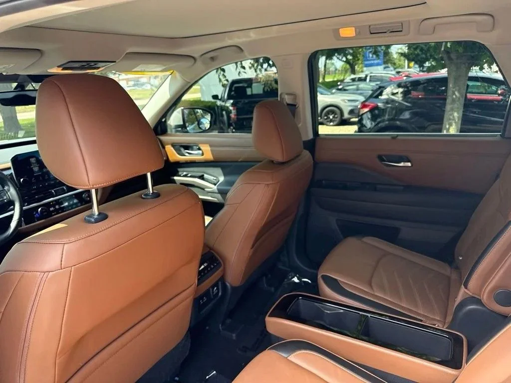 Used 2025 Boulder Gray Nissan Platinum image 14