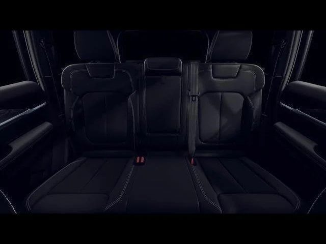 New 2026 Silver Zynith Exterior Paint Jeep Altitude image 3