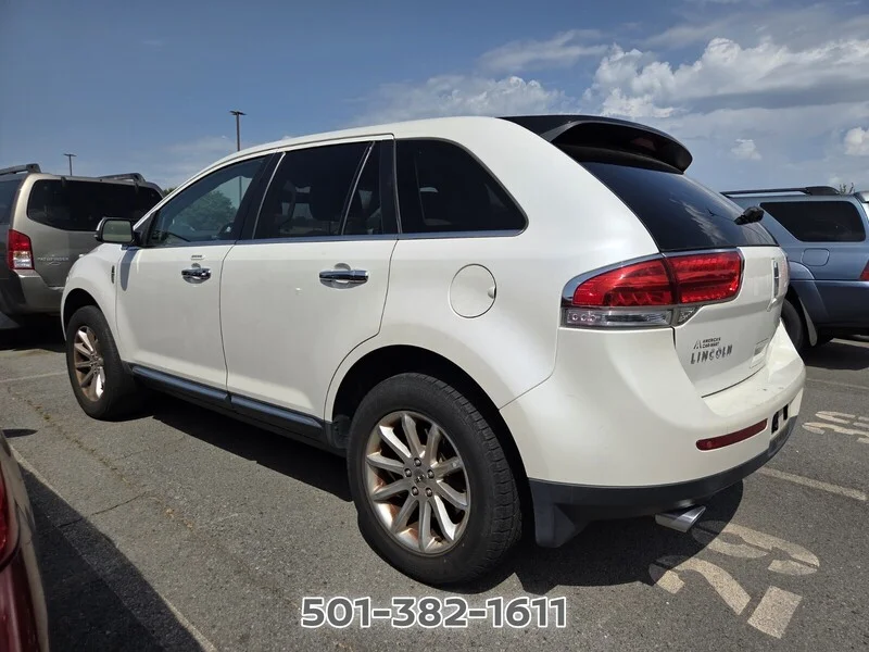 Used 2014 White Platinum Clearcoat Metal LINCOLN BASE image 6