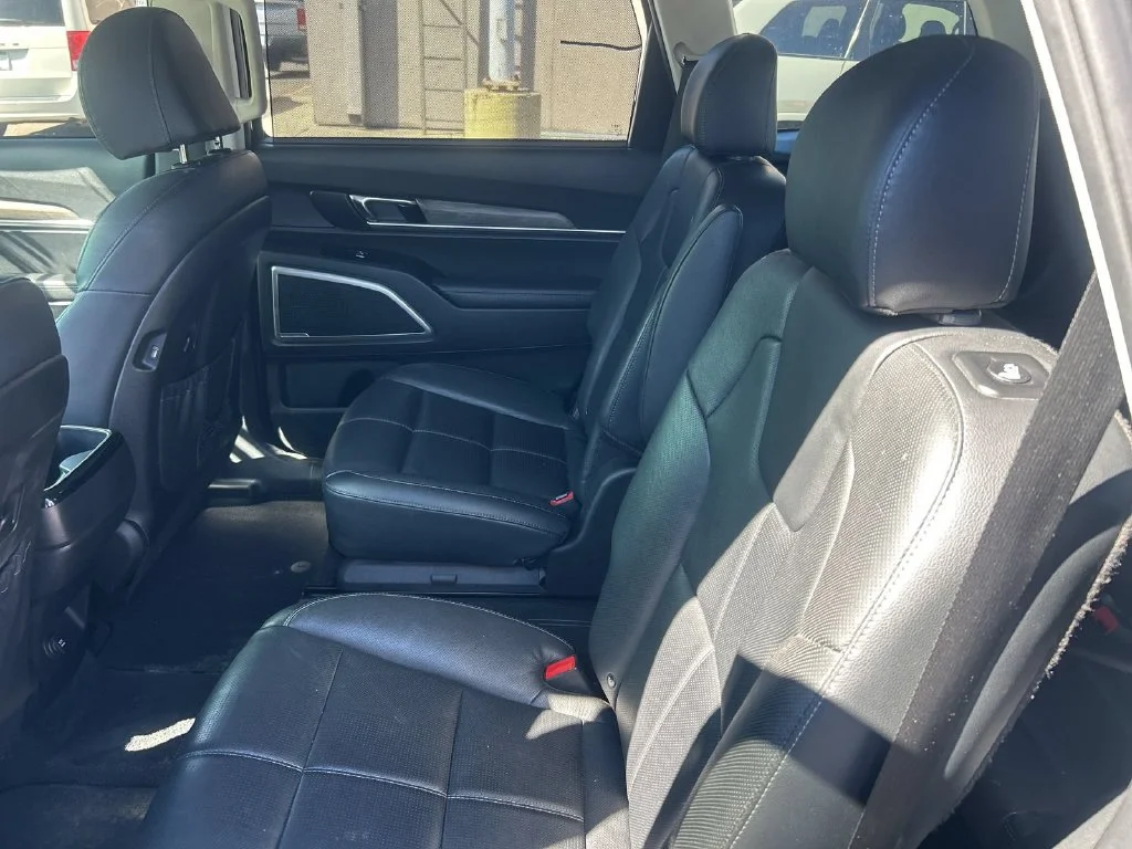 Used 2022 Black Kia EX image 19