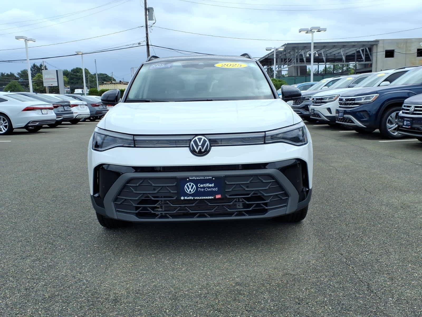 Certified Used 2025 Pure White w/Deep Black Roof Volkswagen SE Black image 2