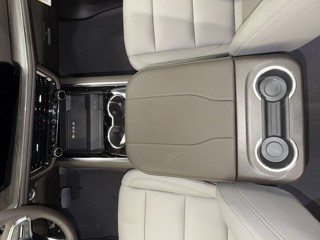 2026 Chevrolet Tahoe Z71 - Photo 23