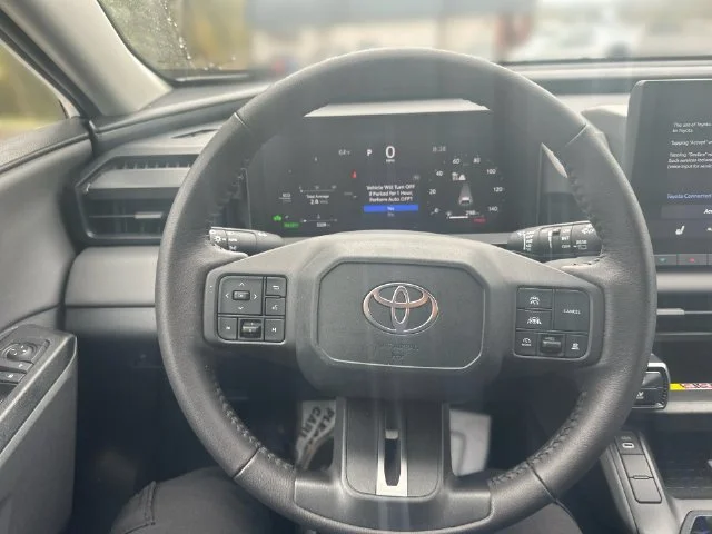 Used 2026 Off-white Toyota XLE Premium image 23