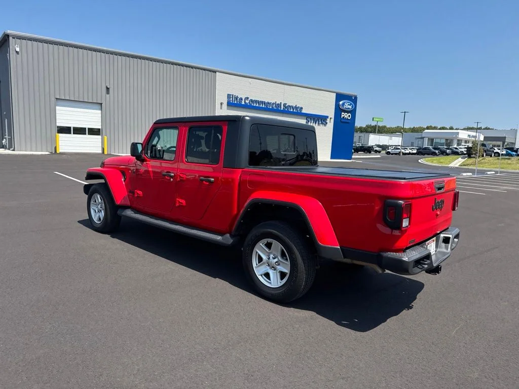 Used 2023 Red Jeep Sport S image 12