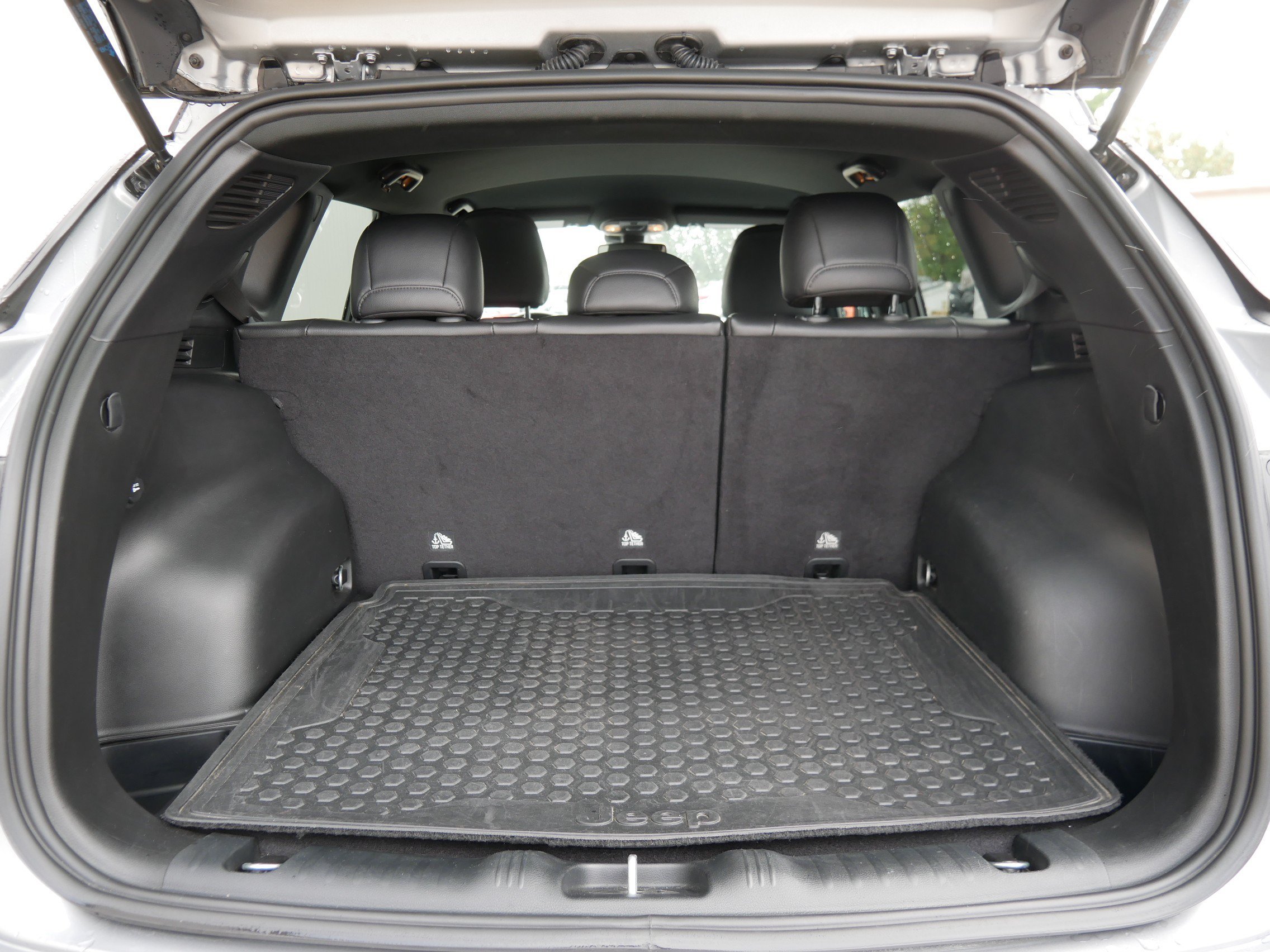 Used 2023 Billet Silver Metallic Clearcoat Jeep Trailhawk image 12