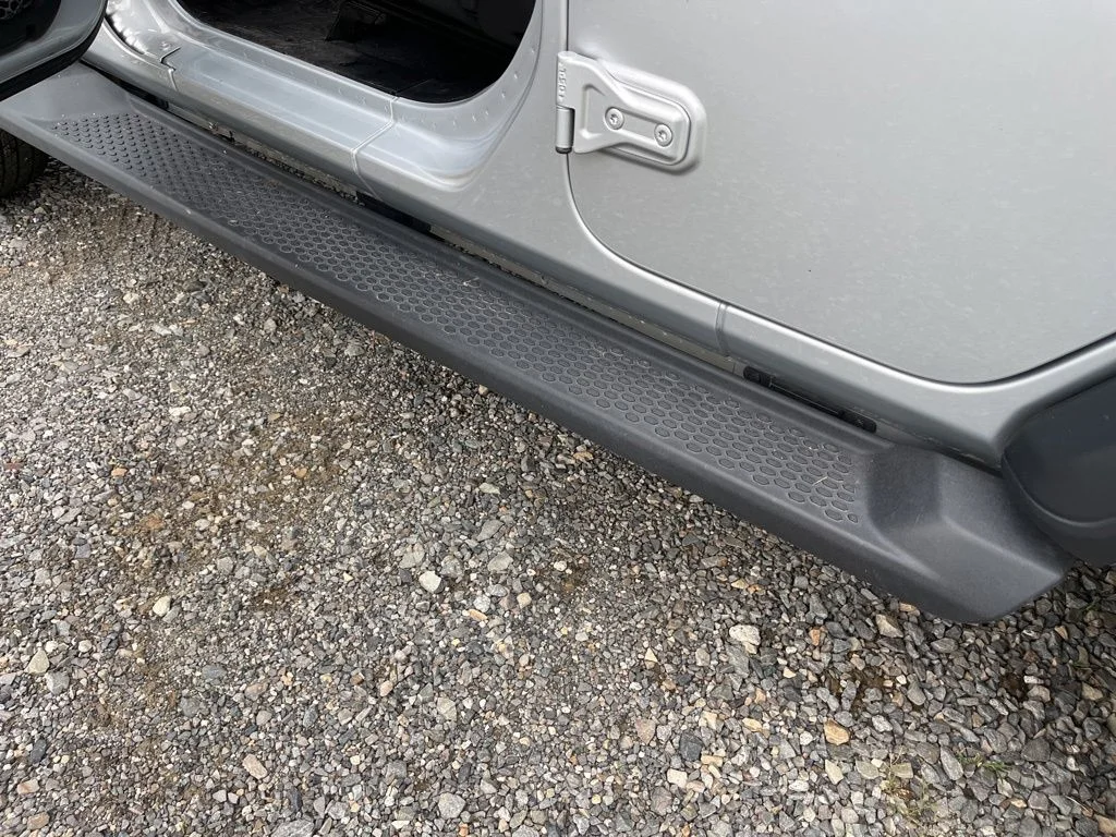 Used 2023 Silver Jeep Altitude image 36