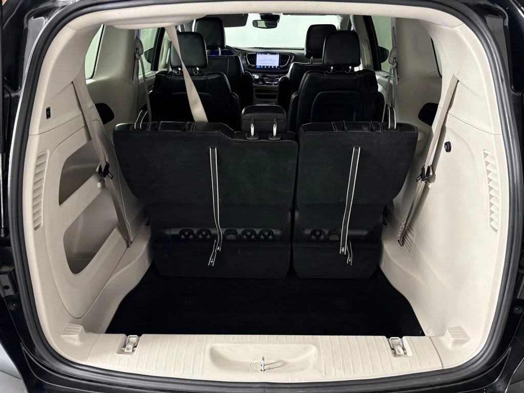 Used 2023 Black Chrysler Touring L image 39