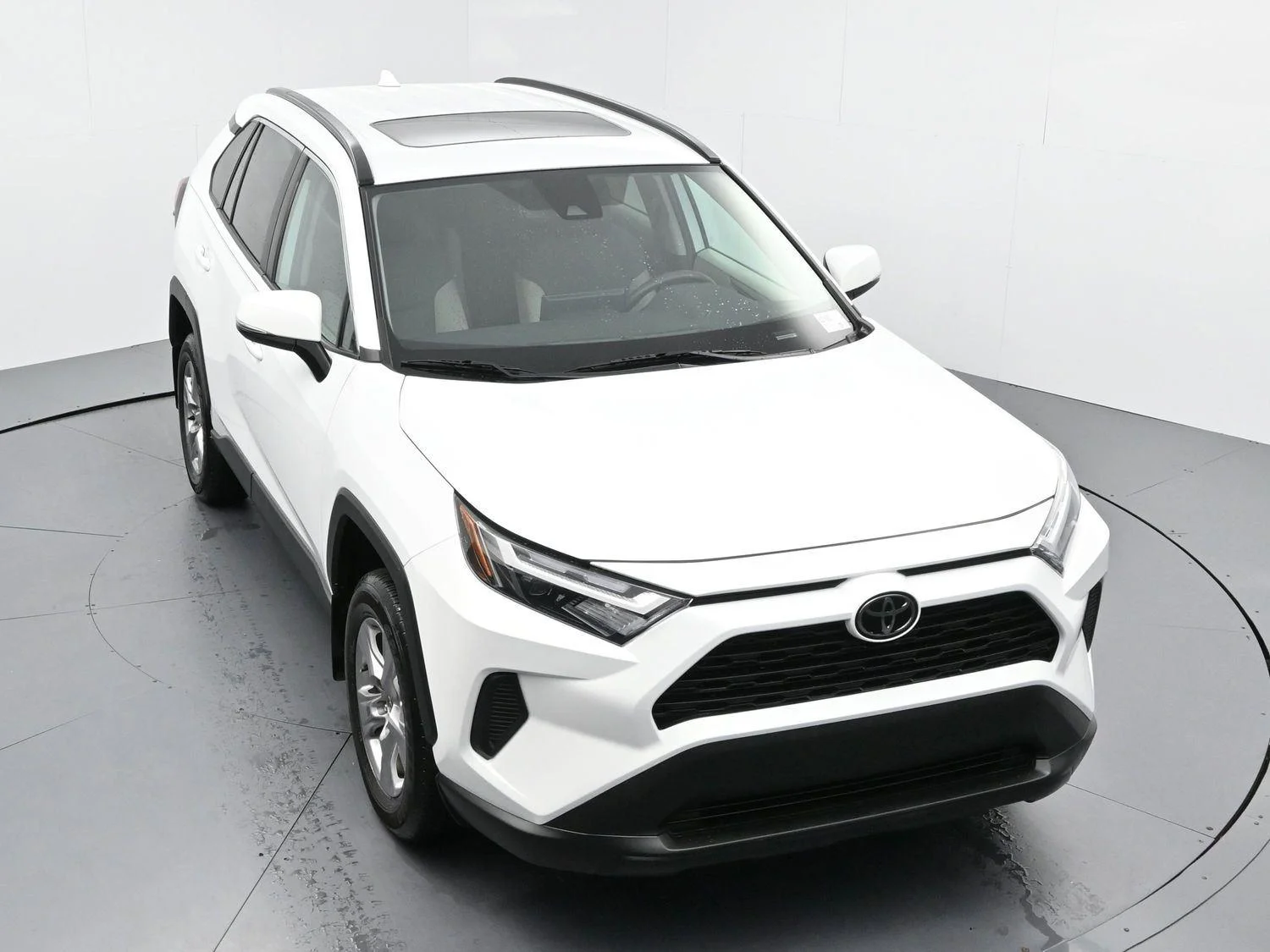 Used 2025 White Toyota XLE image 37
