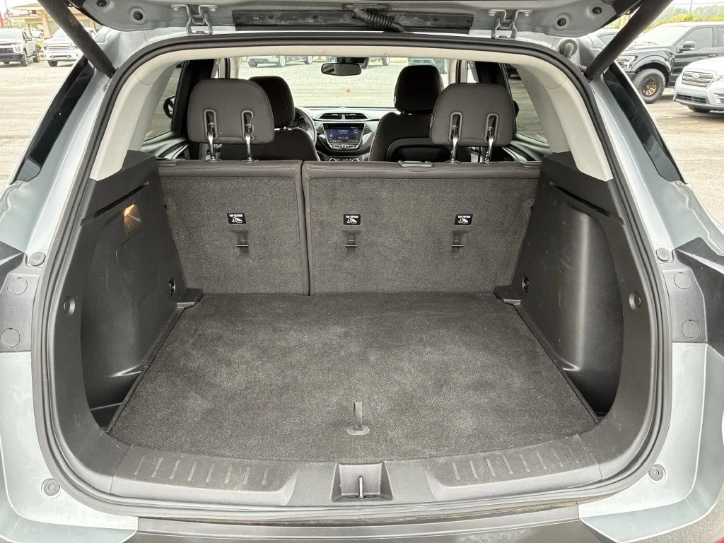 Used 2023 STERLING GRAY METALLIC Chevrolet LT image 18