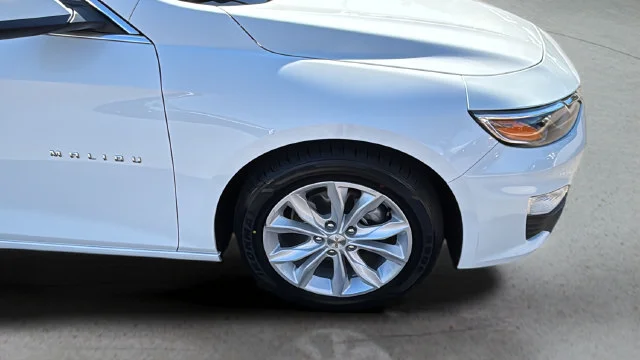 Used 2025 White Chevrolet LT image 34