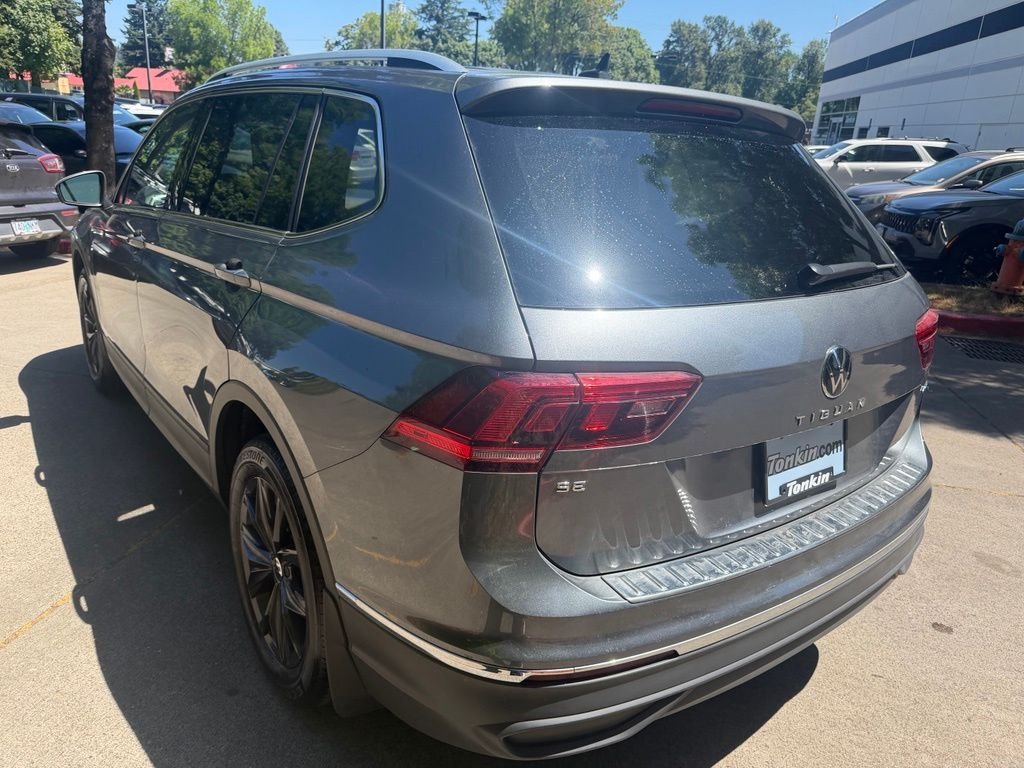 Used 2024 Platinum Gray Metallic Volkswagen 2.0T SE image 5