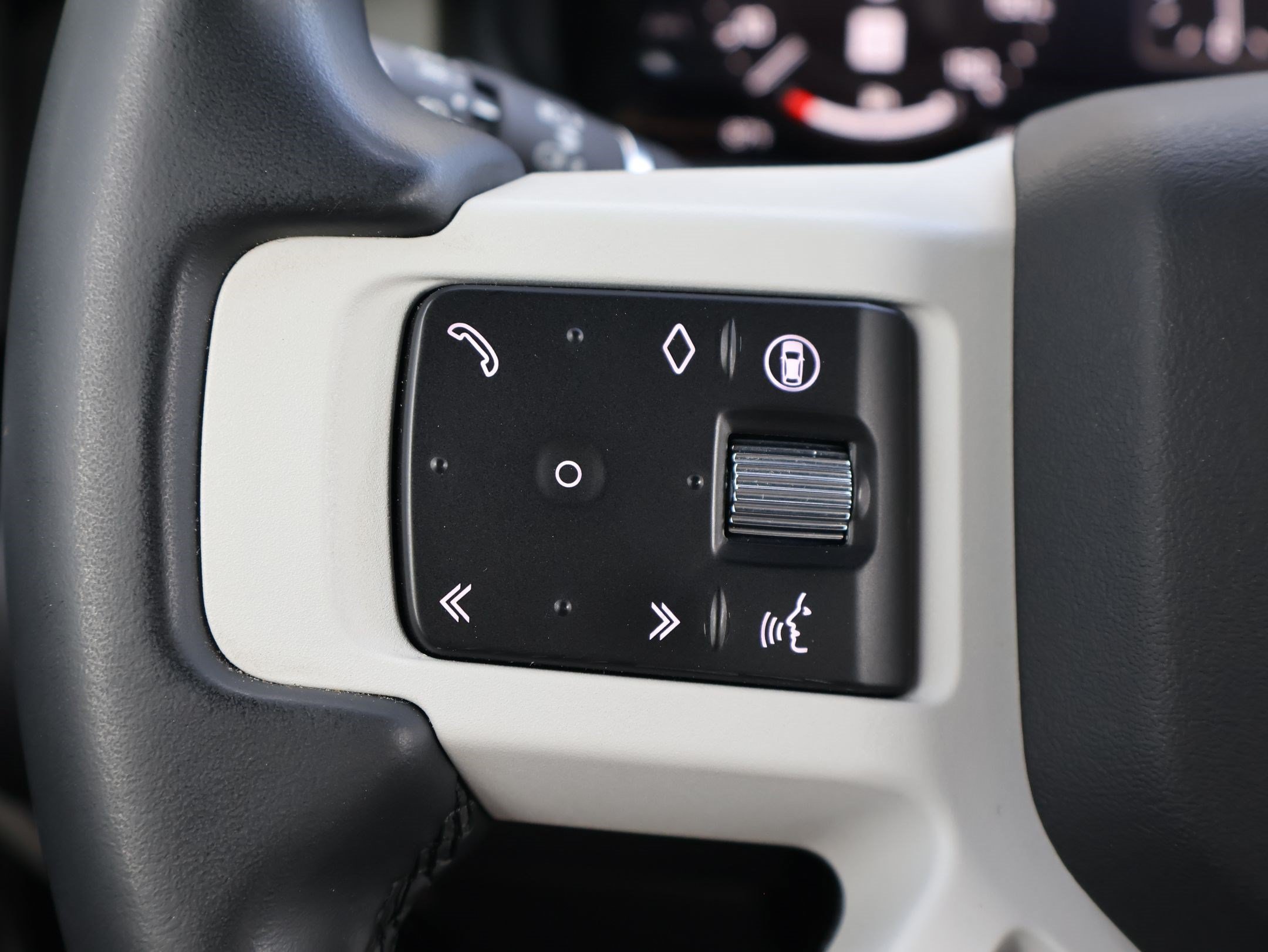 Used 2025 Fuji White Land Rover 110 P300 S image 17
