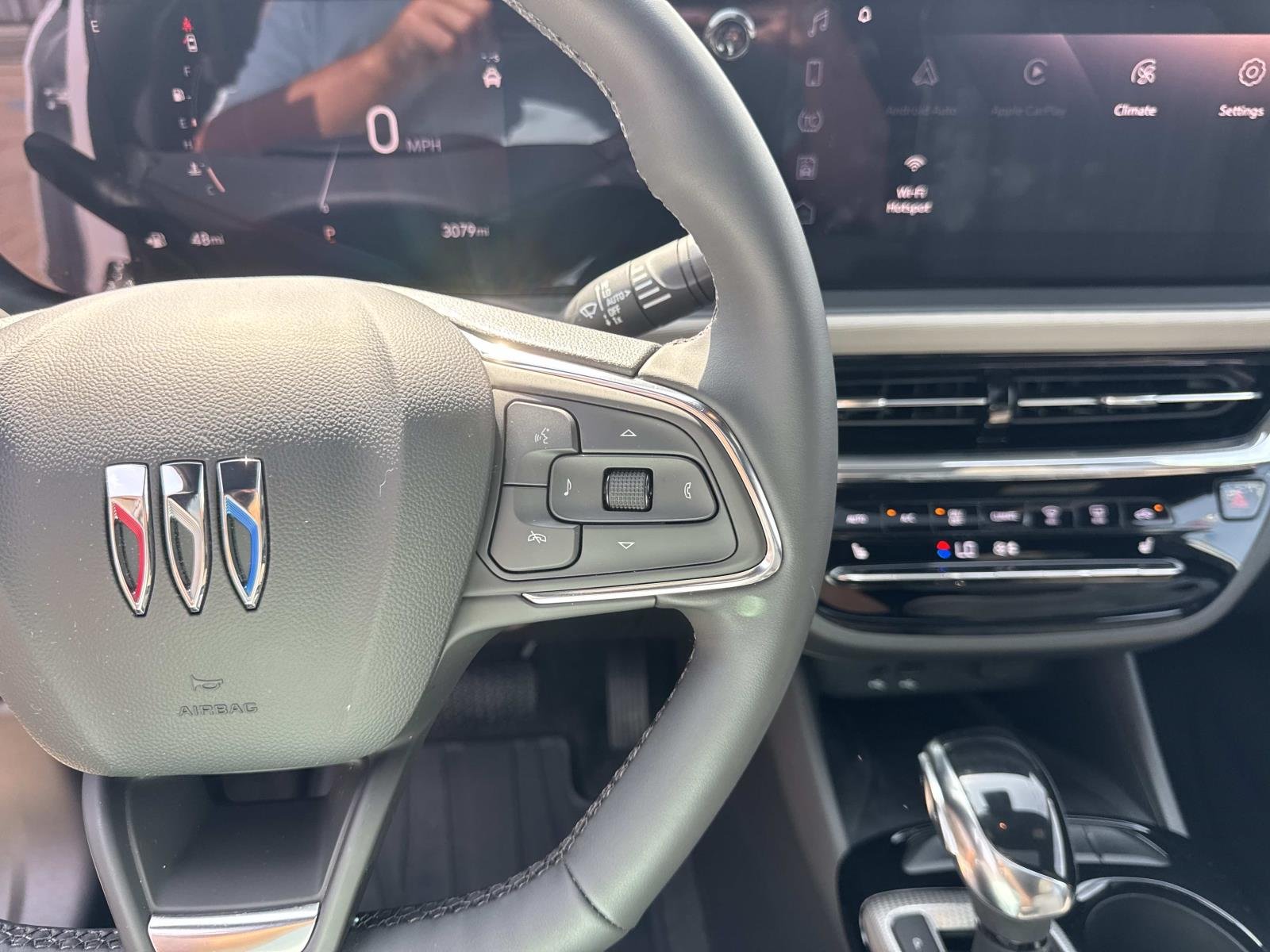 Used 2025 White Frost Tricoat Buick Avenir image 24