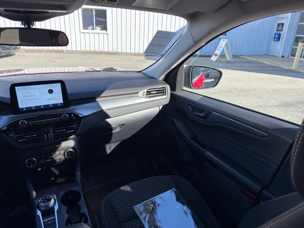 Used 2023 Red Ford Active image 11