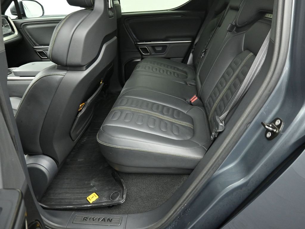 2022 RIVIAN R1T - Image 17