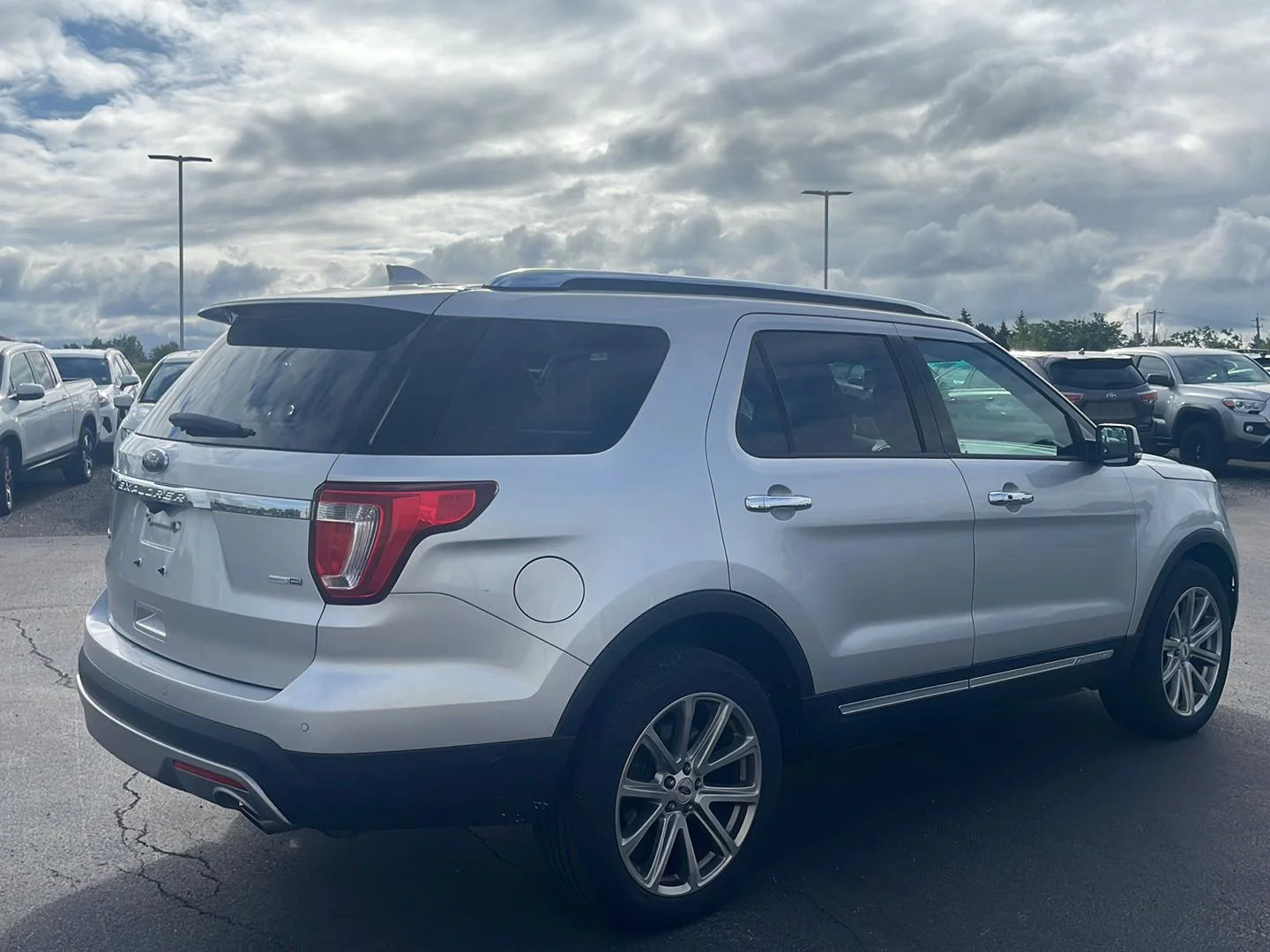 Used 2017 Ingot Silver Ford Limited image 8