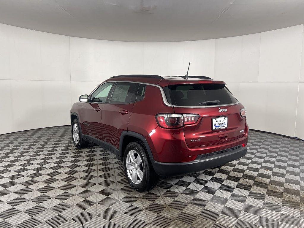 Certified Used 2022 Velvet Red Pearlcoat Jeep Latitude image 7