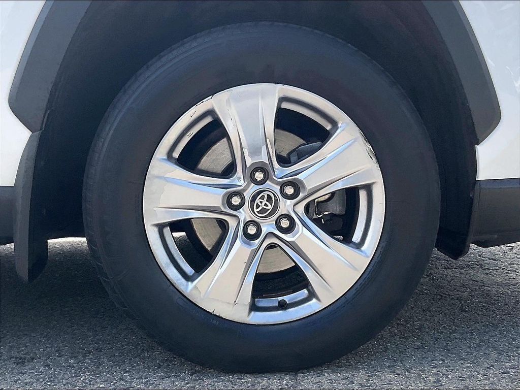 Used 2022 White Toyota XLE image 7