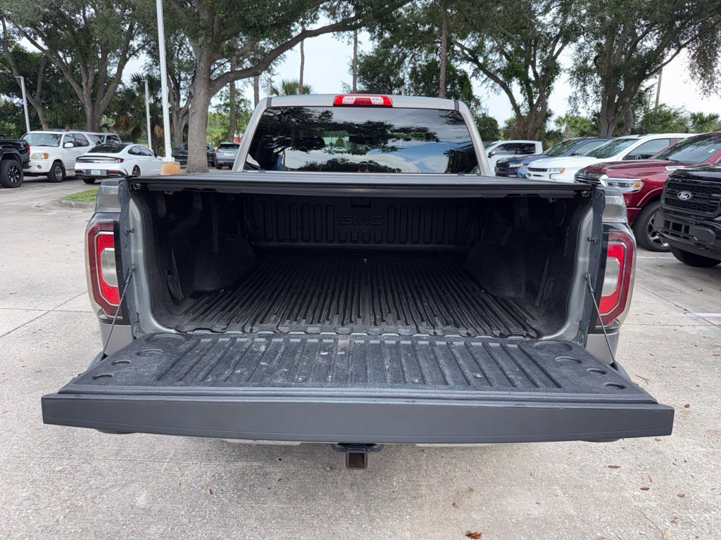 Used 2017 PEPPERDUST METALLIC GMC SLT image 28