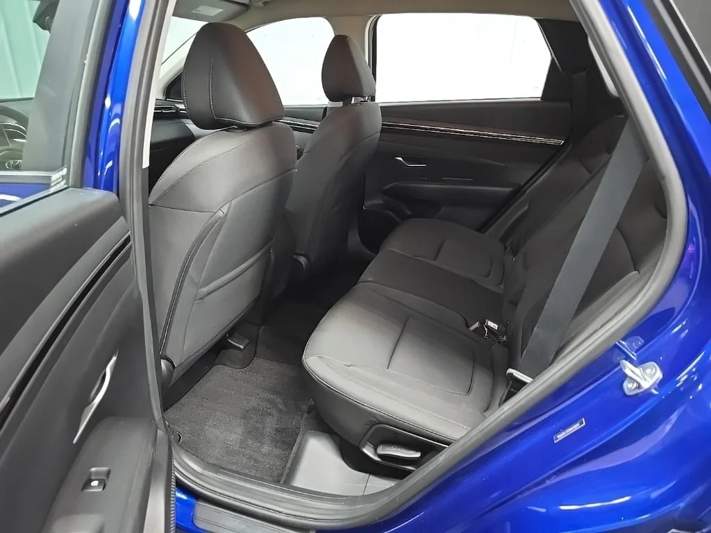Used 2024 Intense Blue Hyundai SE image 33