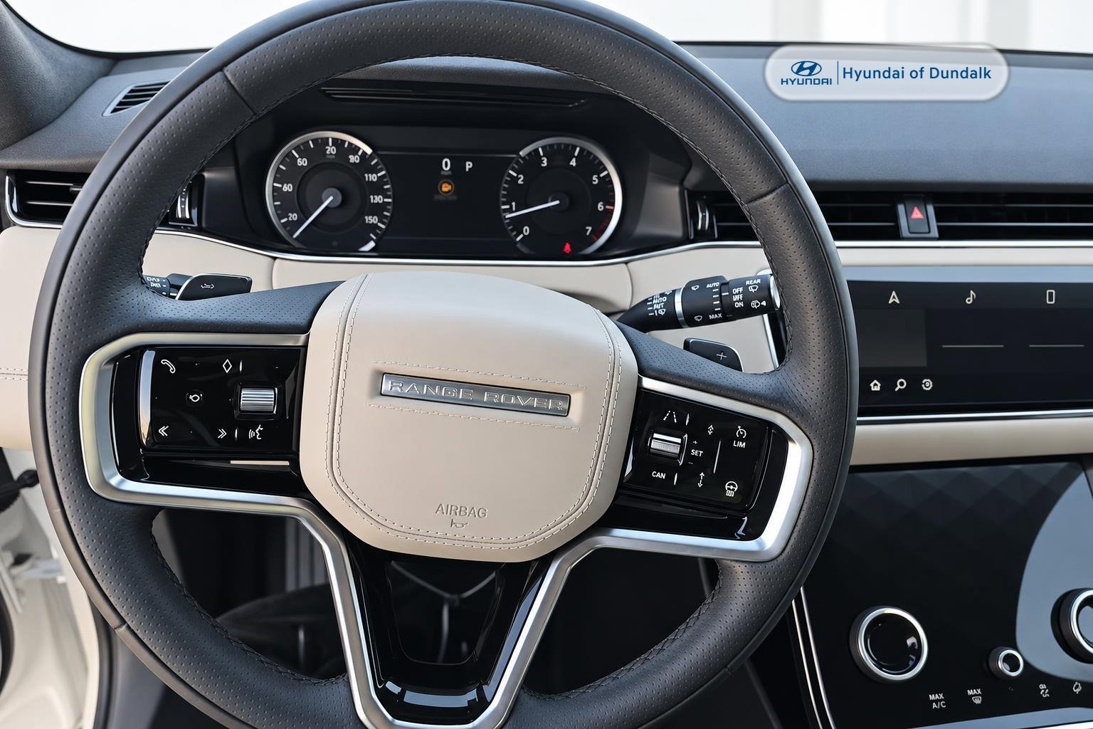 Used 2023 White Land Rover R-Dynamic SE image 10