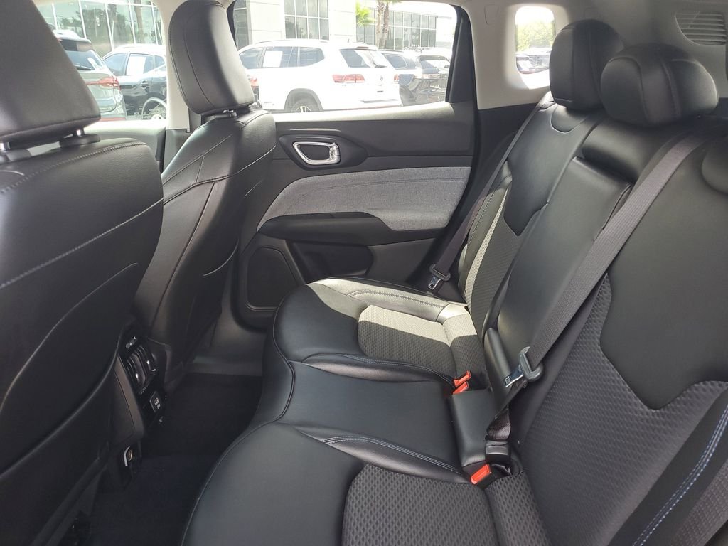 Used 2022 Black Jeep Latitude image 13