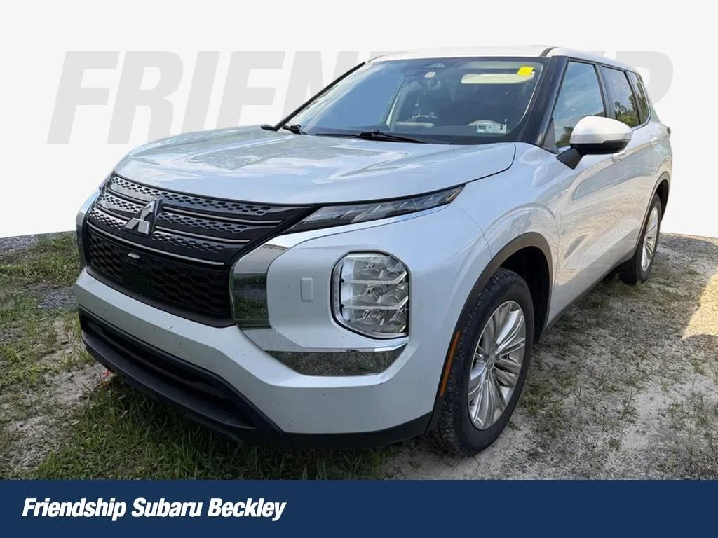 Used 2023  Mitsubishi ES image 1