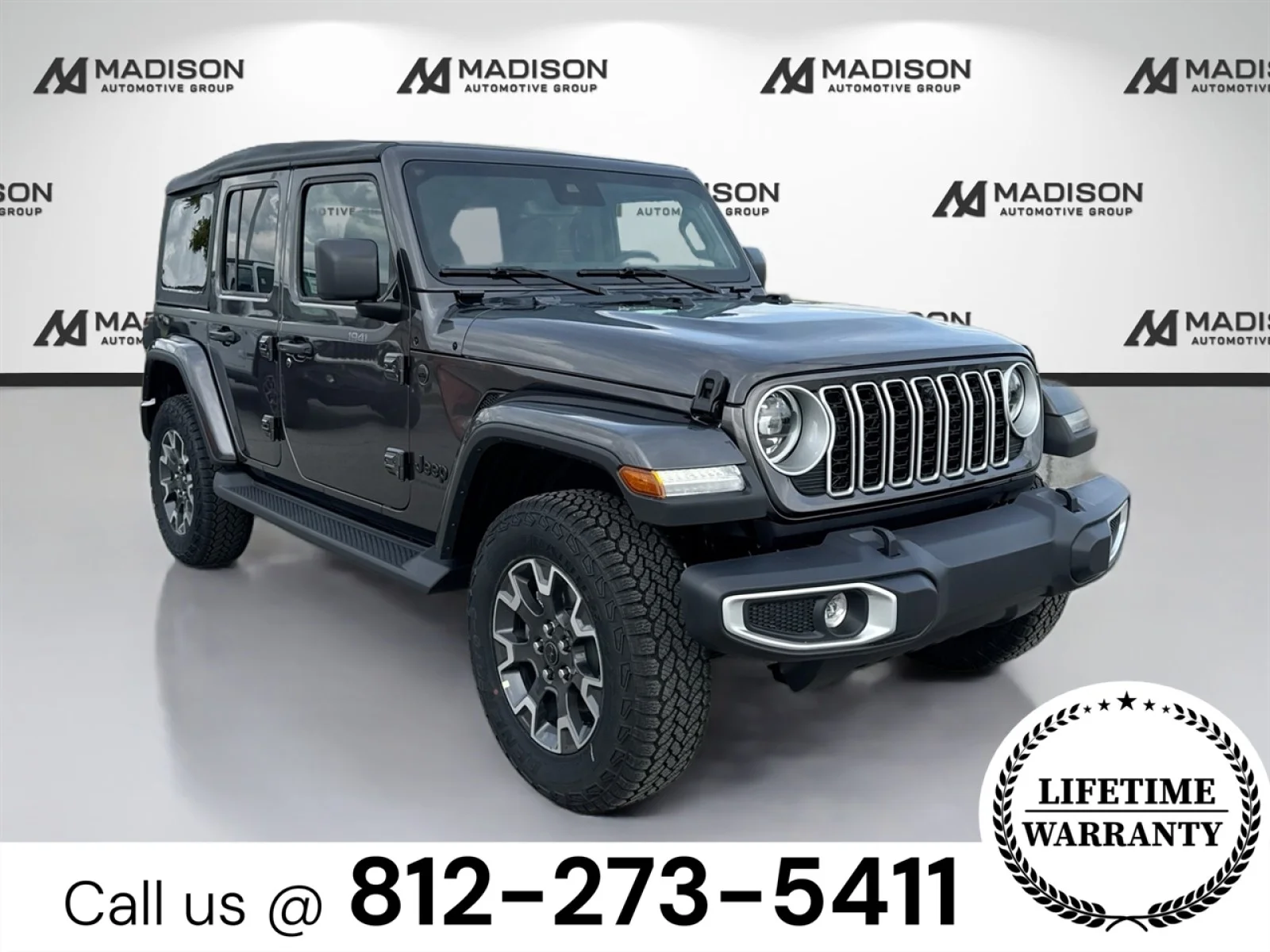 New 2025 Granite Crystal Metallic Clearcoat Jeep Sahara image 3
