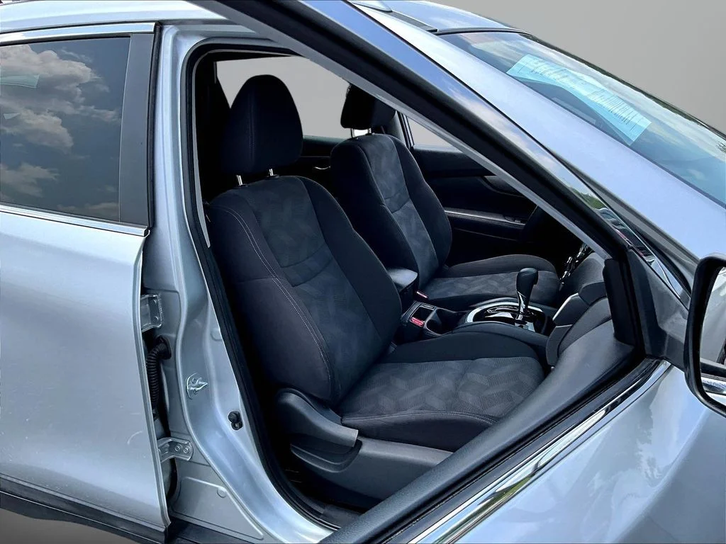 Used 2016 Brilliant Silver Nissan SV image 30