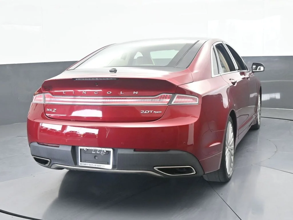 Used 2017 Ruby Red Metallic Lincoln Reserve image 5