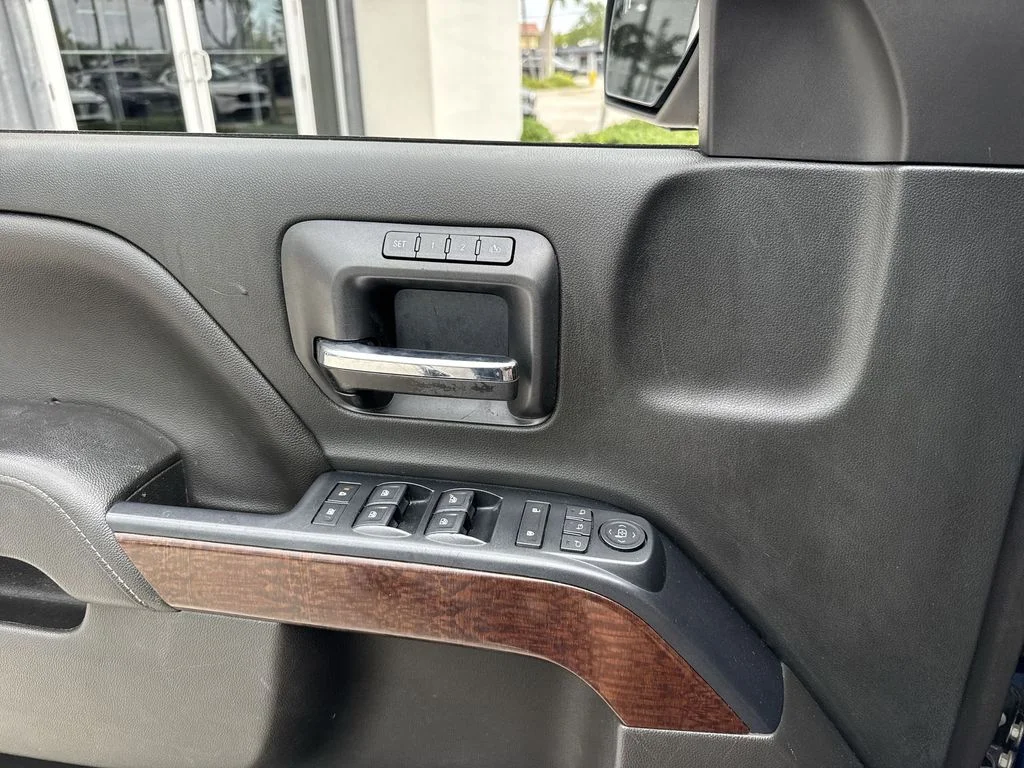 Used 2018 Blue Metallic GMC SLT image 39