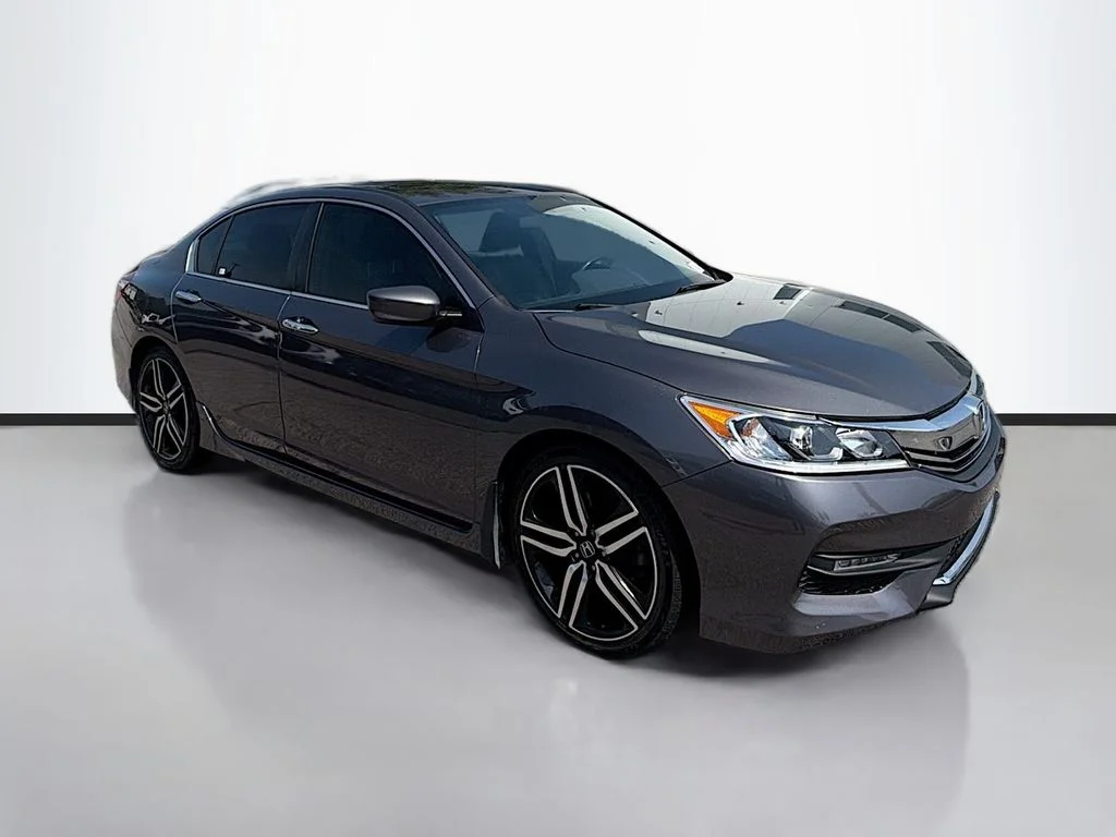 Used 2017 Modern Steel Metallic Honda Sport Special Edition image 3