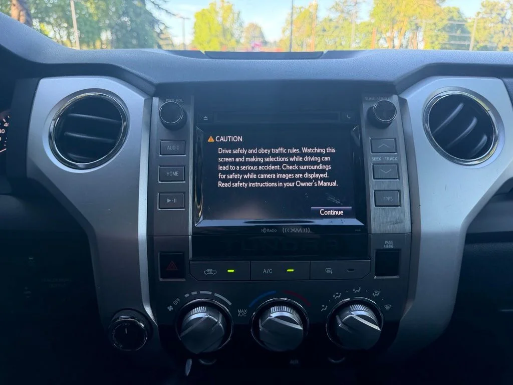 Used 2018 Super White Toyota SR5 image 17