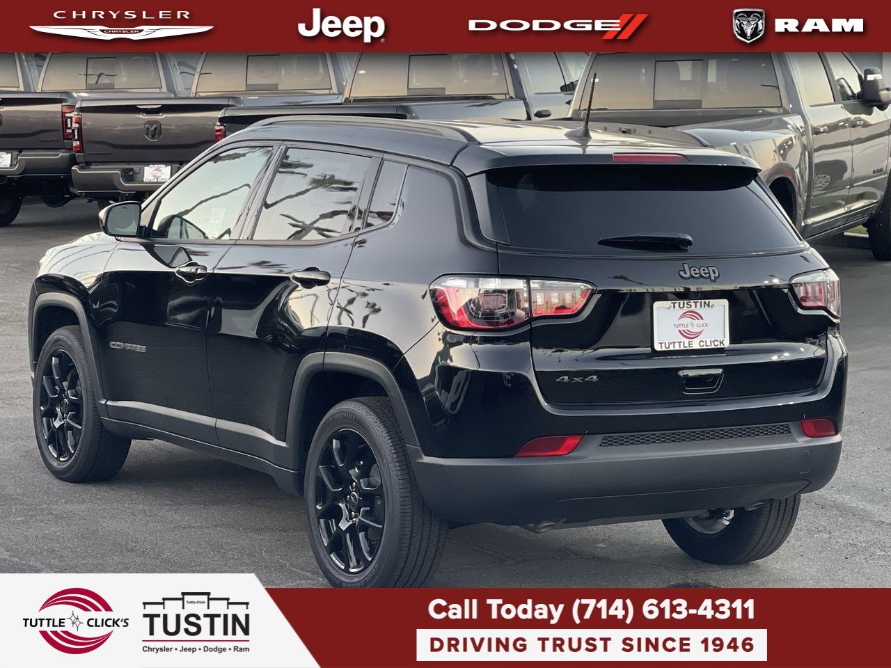 New 2026 Diamond Black Crystal Pearlcoat Jeep Latitude image 4