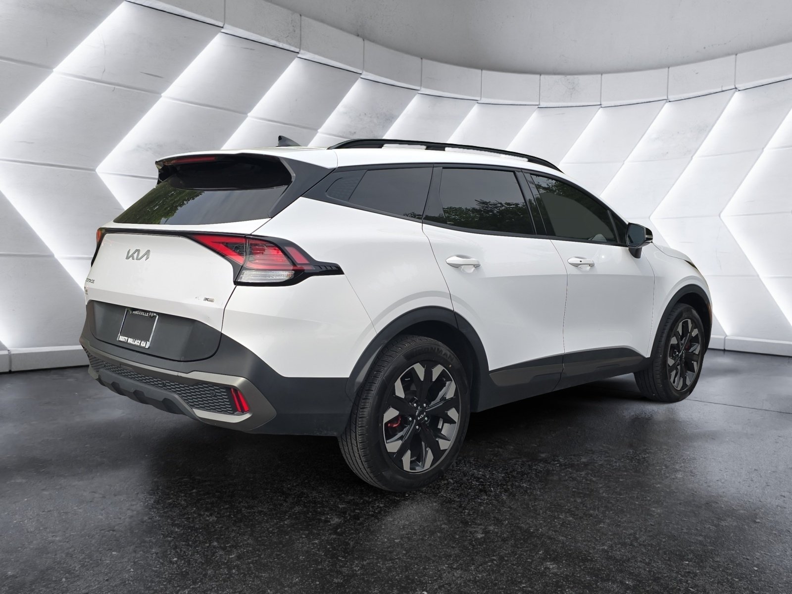 Used 2023 White Kia X-Line image 5