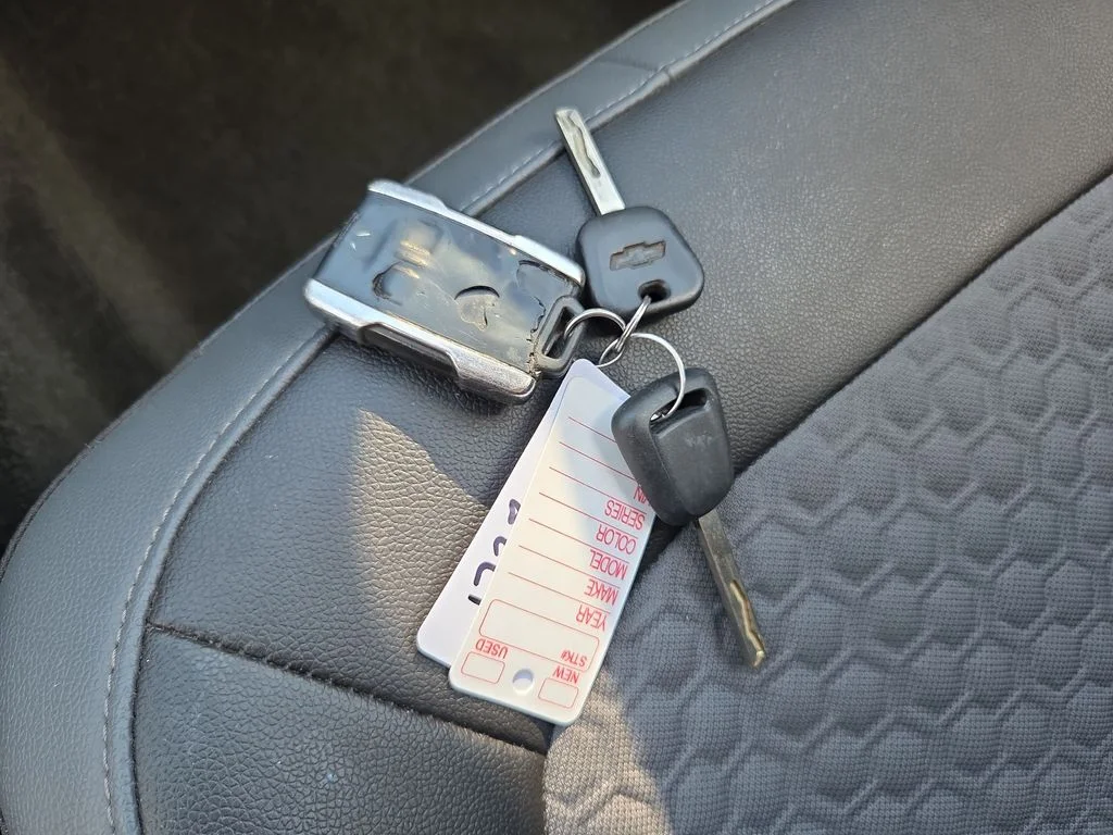 Used 2016 Gray Chevrolet Z71 image 22