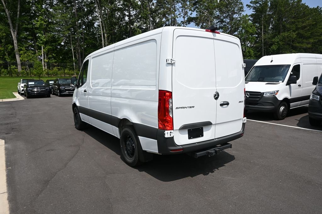 Used 2025 Arctic+White Mercedes-Benz Cargo 144 WB image 4