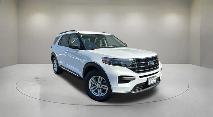 Certified Used 2020 Oxford White Ford XLT image 1