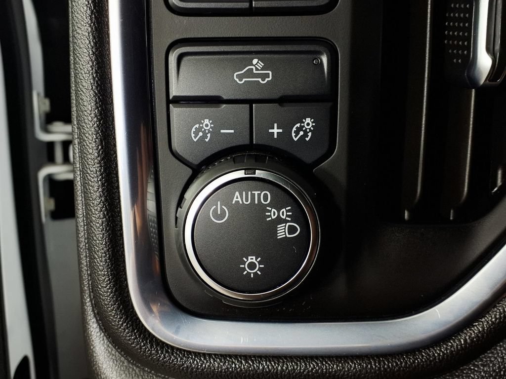 Used 2021 SUMMIT WHITE Chevrolet LT image 24