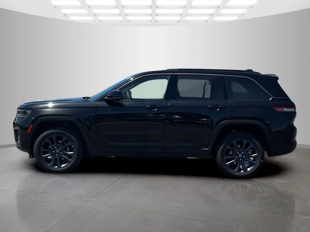 New 2026 Diamond Black Crystal Pearl-Coat Exterior Paint Jeep 85th Anniversary Edition image 4